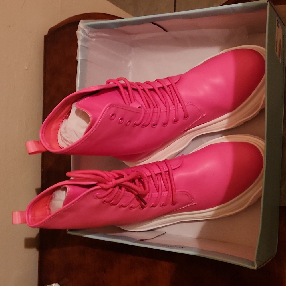 BOOTS HOT PINK / BNWT ON "DOLLS KILLS"